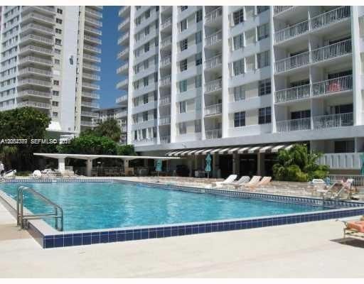 For Rent: $2,250 (1 beds, 1 baths, 762 Square Feet)