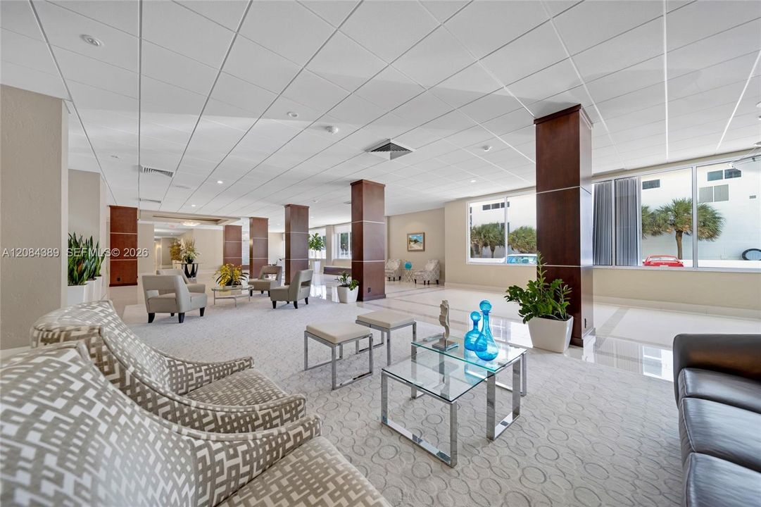 For Rent: $2,350 (1 beds, 1 baths, 850 Square Feet)