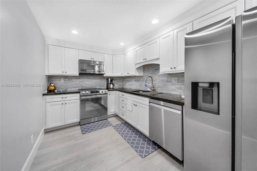 For Rent: $2,350 (1 beds, 1 baths, 850 Square Feet)