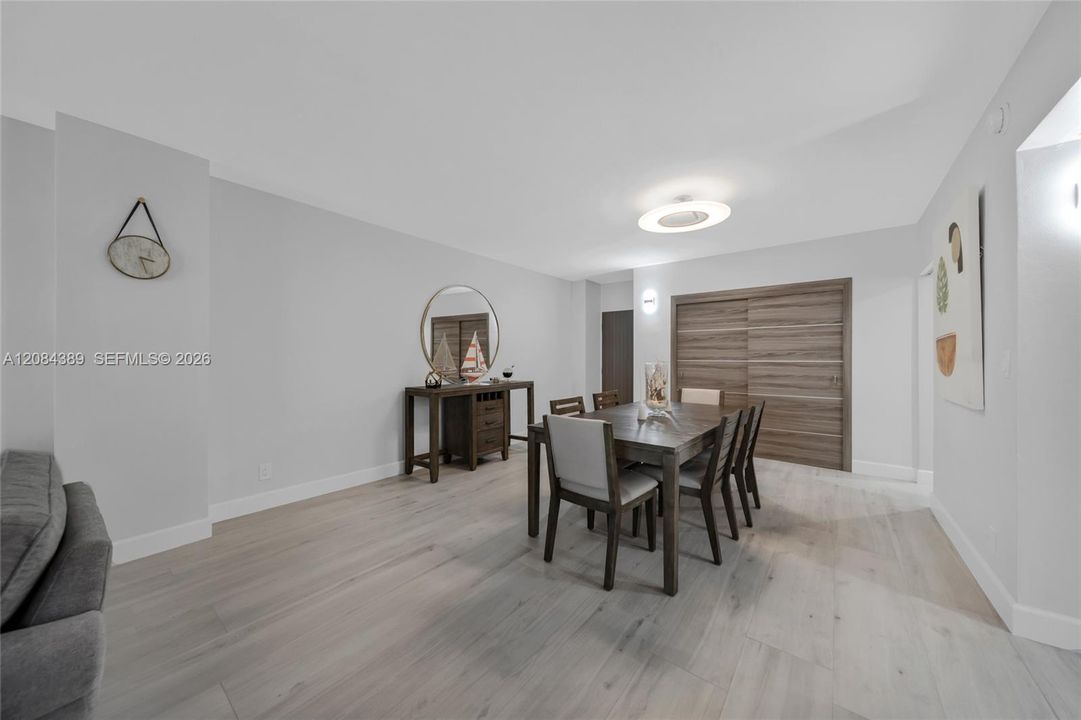 For Rent: $2,350 (1 beds, 1 baths, 850 Square Feet)
