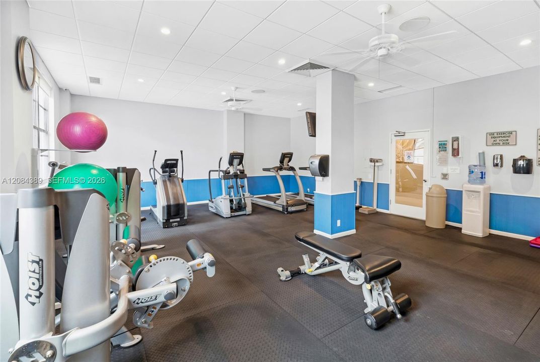 For Rent: $2,350 (1 beds, 1 baths, 850 Square Feet)