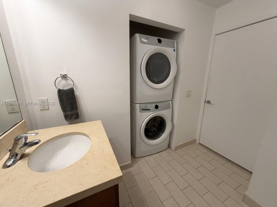 En Renta: $4,050 (2 camas, 2 baños, 1024 Pies cuadrados)