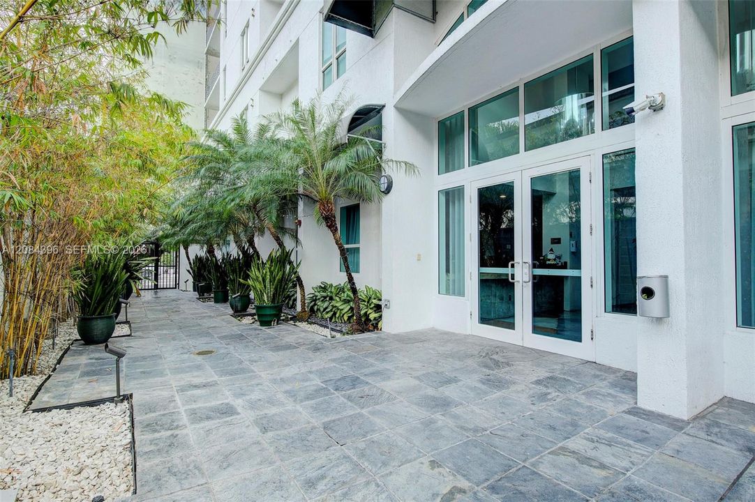 На продажу: $529,000 (2 спален, 2 ванн, 1056 Квадратных фут)
