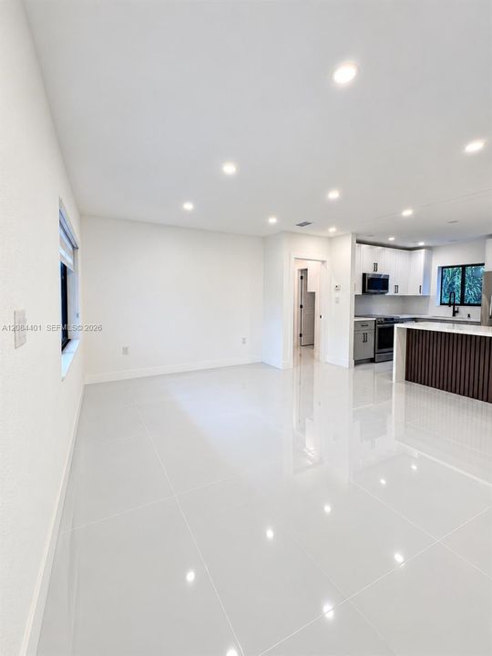For Sale: $839,000 (5 beds, 4 baths, 1888 Square Feet)