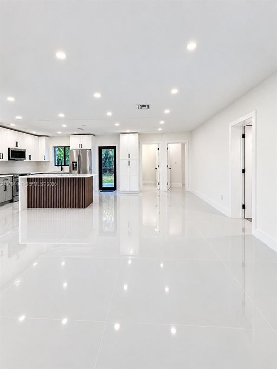 For Sale: $839,000 (5 beds, 4 baths, 1888 Square Feet)