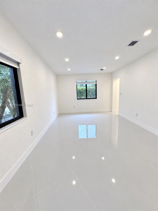 For Sale: $839,000 (5 beds, 4 baths, 1888 Square Feet)
