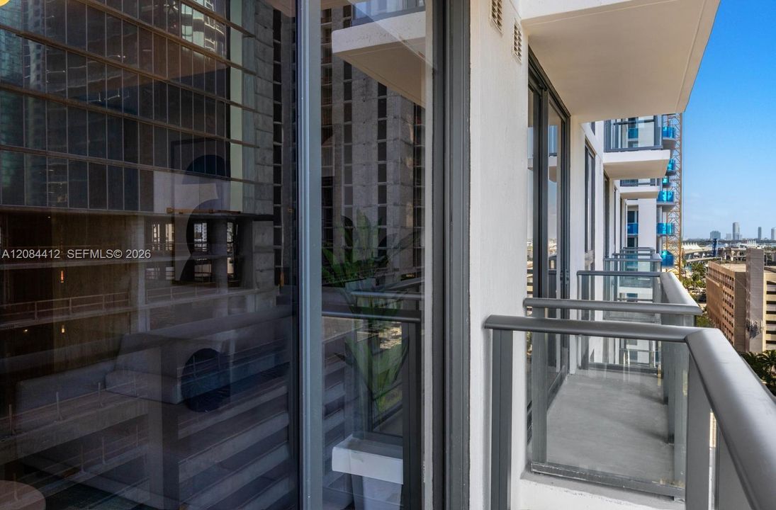 For Rent: $2,875 (1 beds, 1 baths, 555 Square Feet)