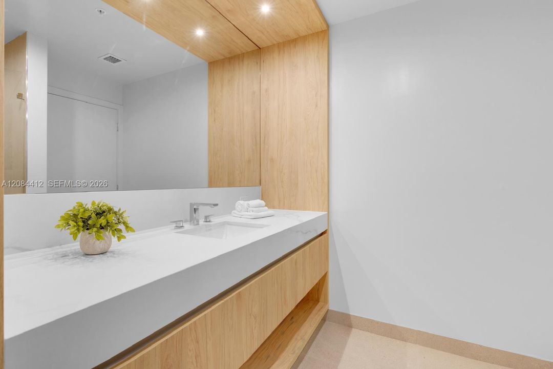 For Rent: $2,875 (1 beds, 1 baths, 555 Square Feet)