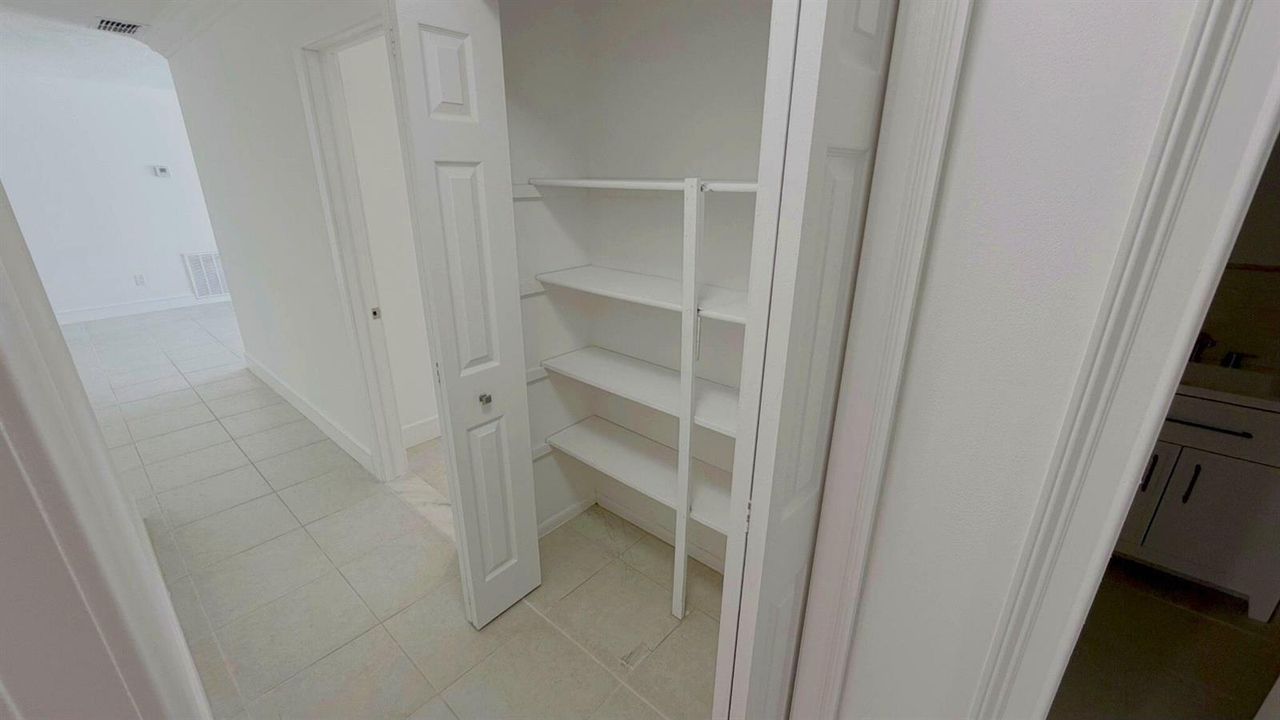 closet:hall