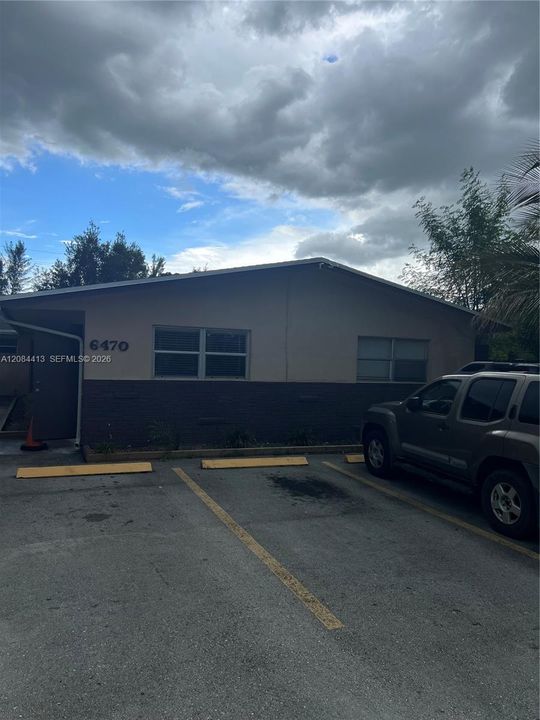 For Rent: $2,100 (2 beds, 2 baths, 3839 Square Feet)