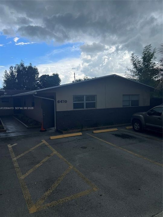 For Rent: $2,100 (2 beds, 2 baths, 3839 Square Feet)