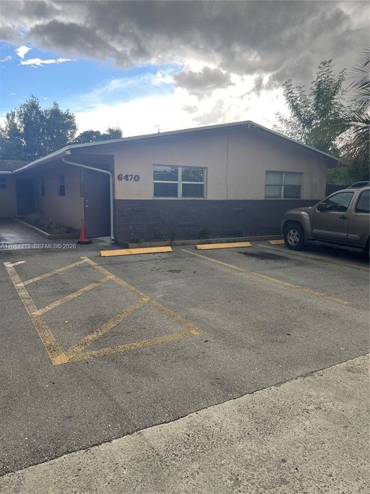 For Rent: $2,100 (2 beds, 2 baths, 3839 Square Feet)