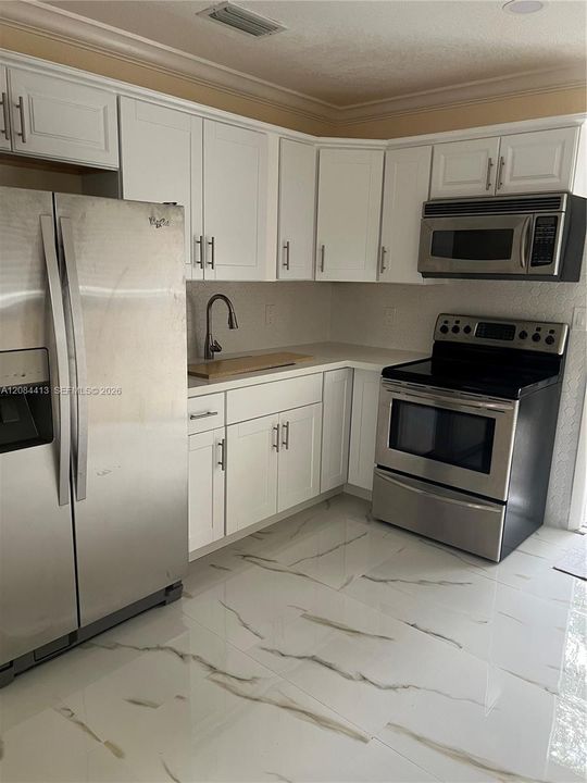For Rent: $2,100 (2 beds, 2 baths, 3839 Square Feet)