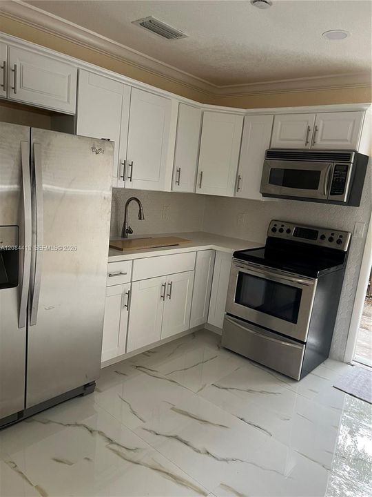 For Rent: $2,100 (2 beds, 2 baths, 3839 Square Feet)