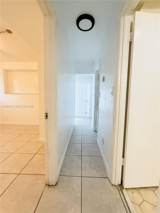 В аренду: $1,800 (2 спален, 1 ванн, 2461 Квадратных фут)