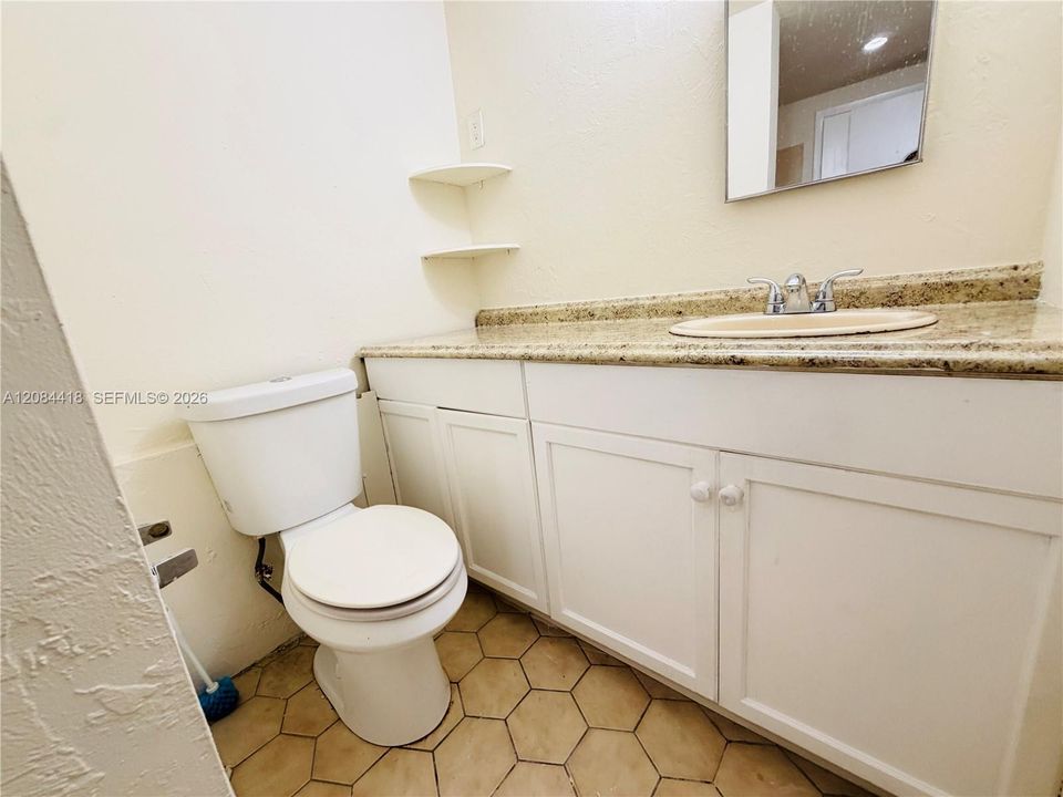 В аренду: $1,800 (2 спален, 1 ванн, 2461 Квадратных фут)