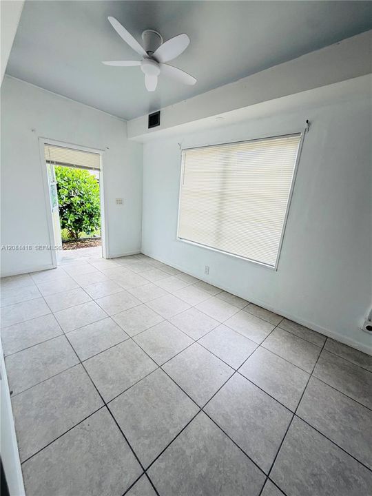 В аренду: $1,800 (2 спален, 1 ванн, 2461 Квадратных фут)
