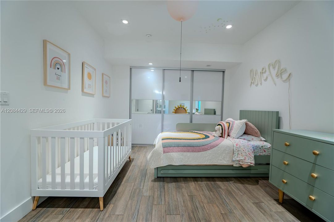 En Venta: $2,699,000 (3 camas, 4 baños, 2491 Pies cuadrados)