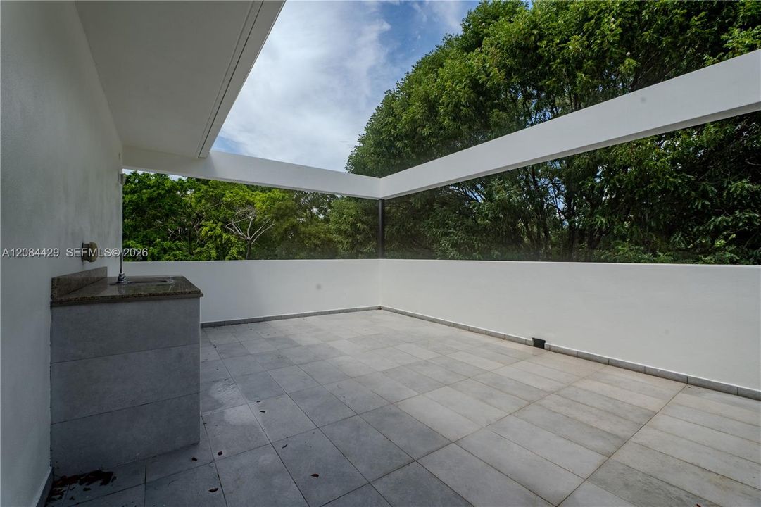 En Venta: $2,699,000 (3 camas, 4 baños, 2491 Pies cuadrados)