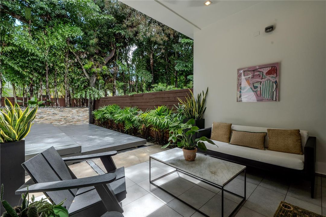 En Venta: $2,699,000 (3 camas, 4 baños, 2491 Pies cuadrados)