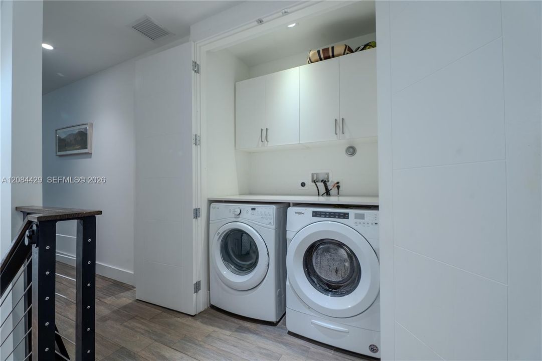 En Venta: $2,699,000 (3 camas, 4 baños, 2491 Pies cuadrados)
