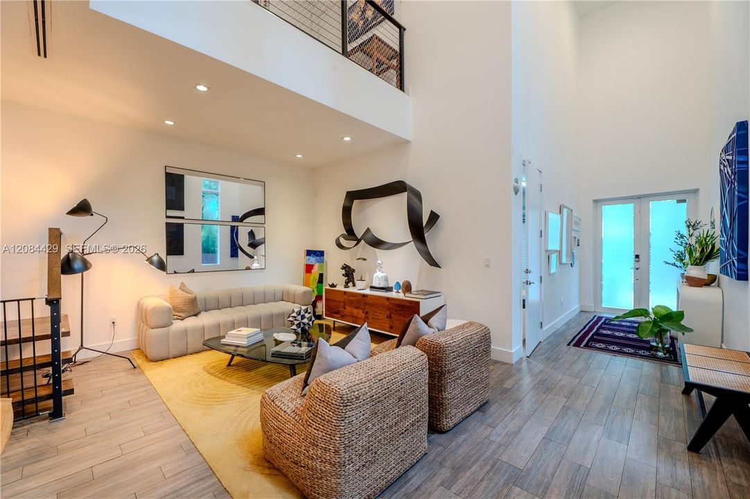 En Venta: $2,699,000 (3 camas, 4 baños, 2491 Pies cuadrados)