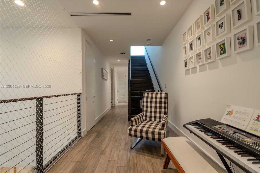 En Venta: $2,699,000 (3 camas, 4 baños, 2491 Pies cuadrados)