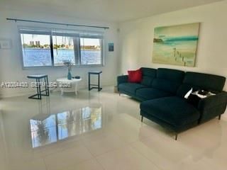 На продажу: $209,000 (1 спален, 1 ванн, 954 Квадратных фут)