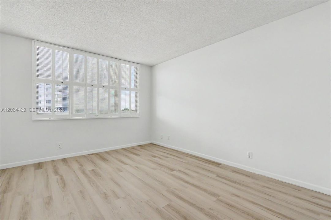 На продажу: $149,000 (2 спален, 2 ванн, 1284 Квадратных фут)