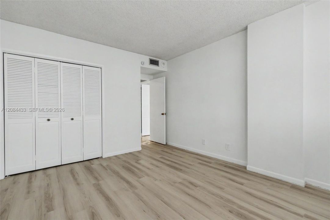 На продажу: $149,000 (2 спален, 2 ванн, 1284 Квадратных фут)