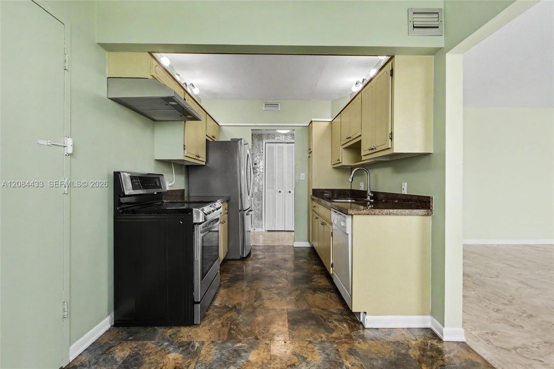 На продажу: $149,000 (2 спален, 2 ванн, 1284 Квадратных фут)