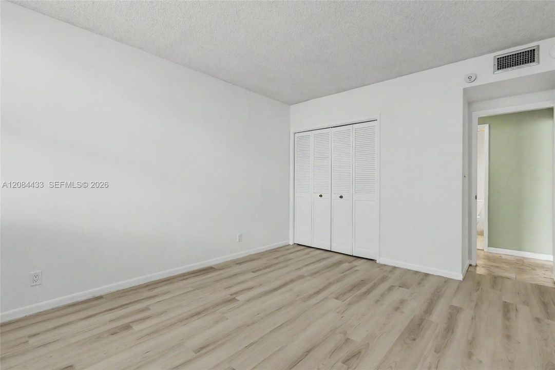 На продажу: $149,000 (2 спален, 2 ванн, 1284 Квадратных фут)