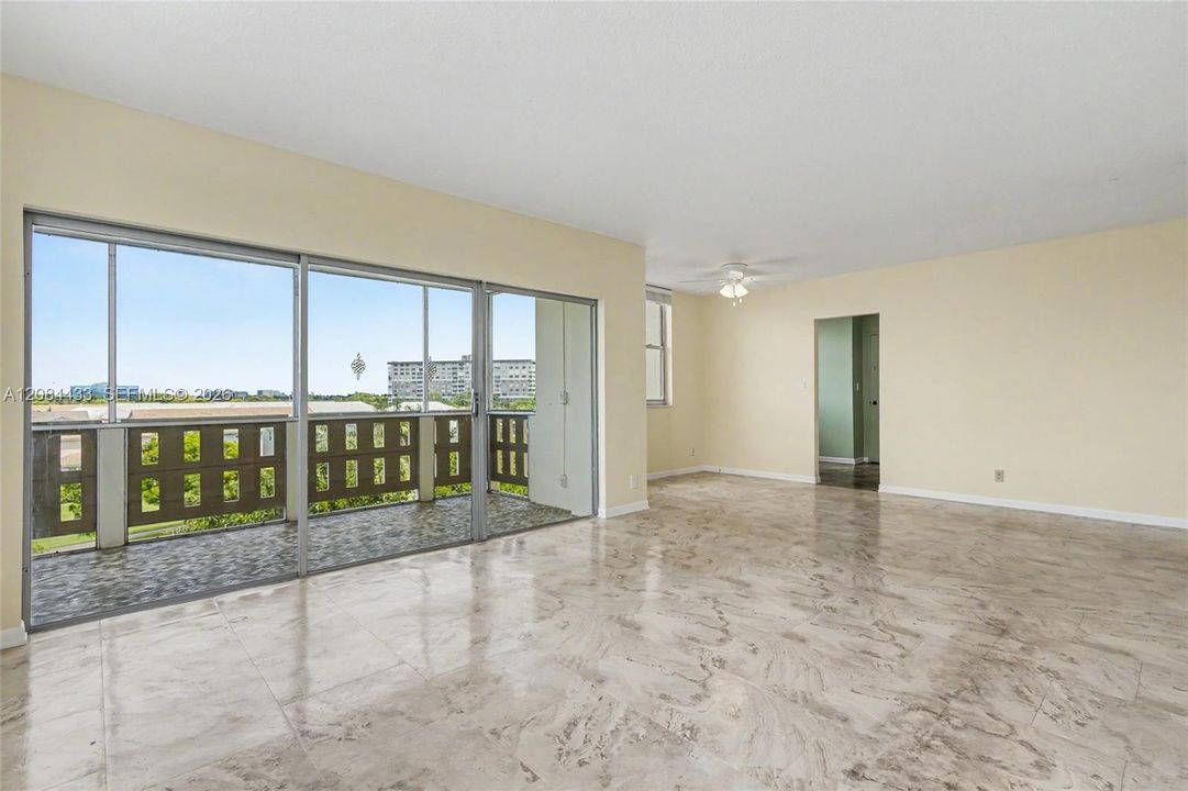 На продажу: $149,000 (2 спален, 2 ванн, 1284 Квадратных фут)