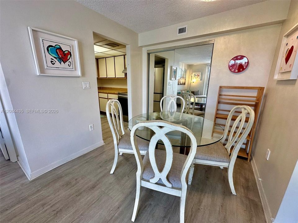 В аренду: $2,500 (2 спален, 2 ванн, 899 Квадратных фут)