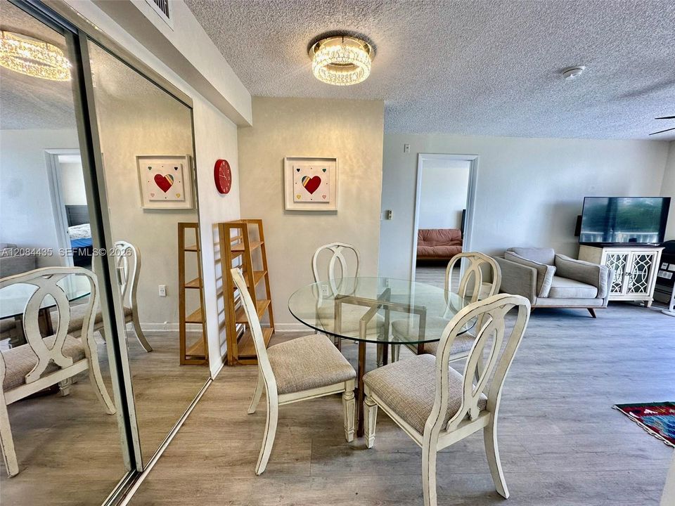 В аренду: $2,500 (2 спален, 2 ванн, 899 Квадратных фут)