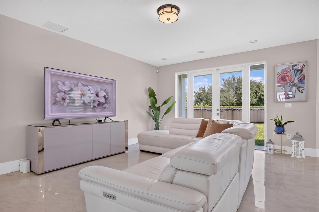 16401 SW 78th Ter Miami, FL, 33193