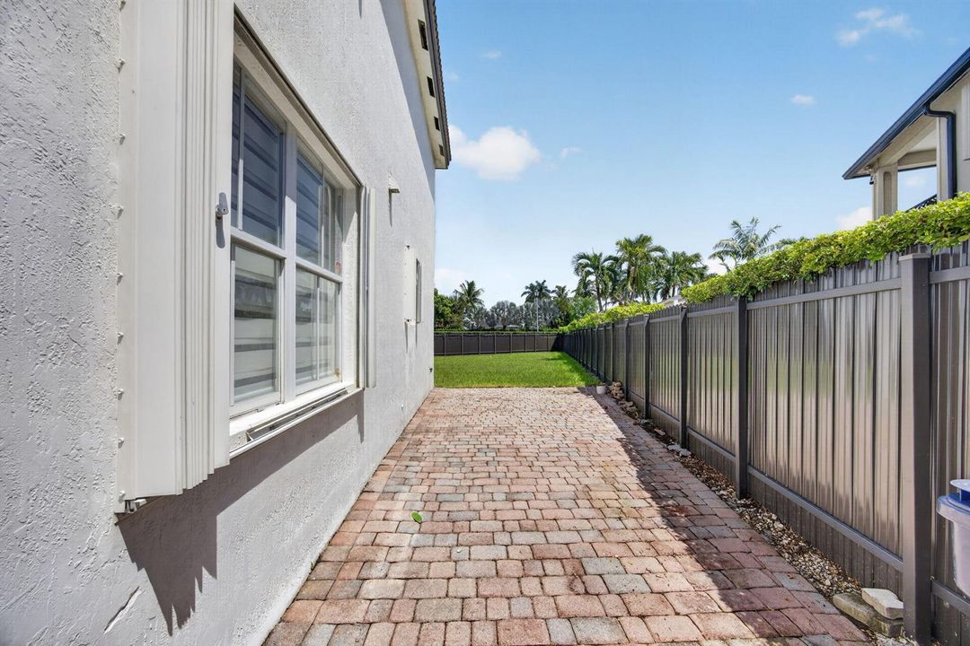 16401 SW 78th Ter Miami, FL, 33193