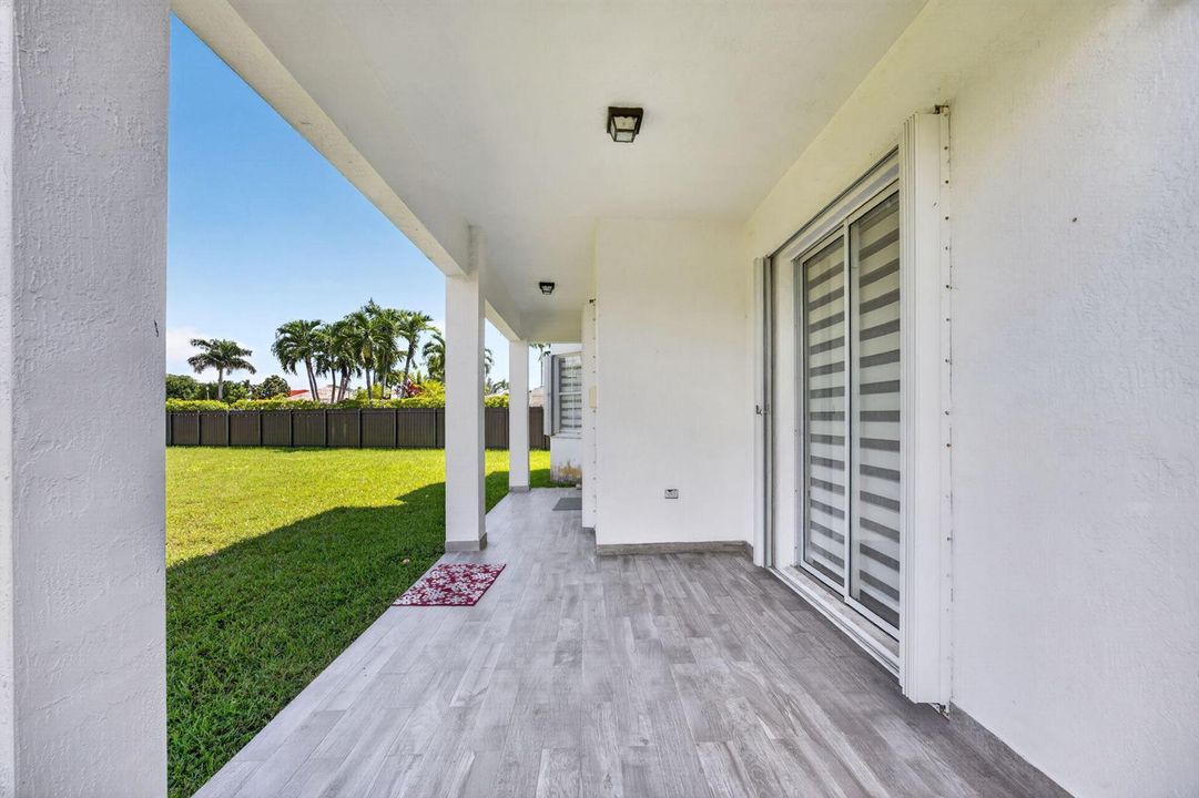 16401 SW 78th Ter Miami, FL, 33193