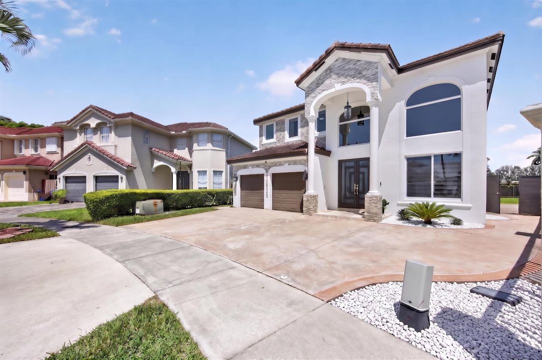 16401 SW 78th Ter Miami, FL, 33193