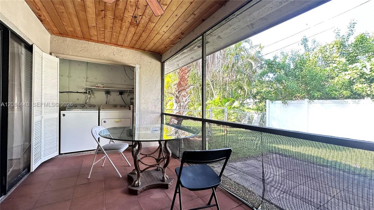 For Rent: $2,200 (2 beds, 2 baths, 1214 Square Feet)
