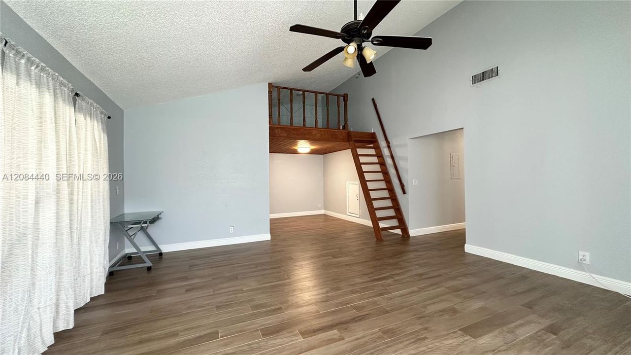 For Rent: $2,200 (2 beds, 2 baths, 1214 Square Feet)