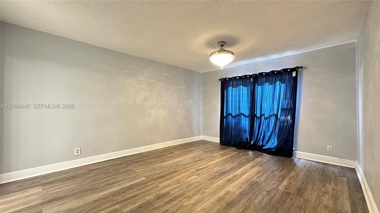 For Rent: $2,200 (2 beds, 2 baths, 1214 Square Feet)