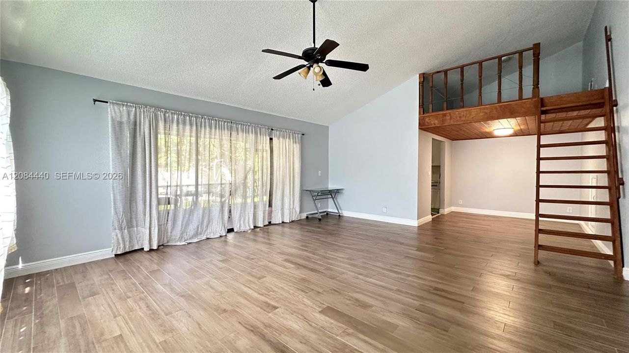 For Rent: $2,200 (2 beds, 2 baths, 1214 Square Feet)