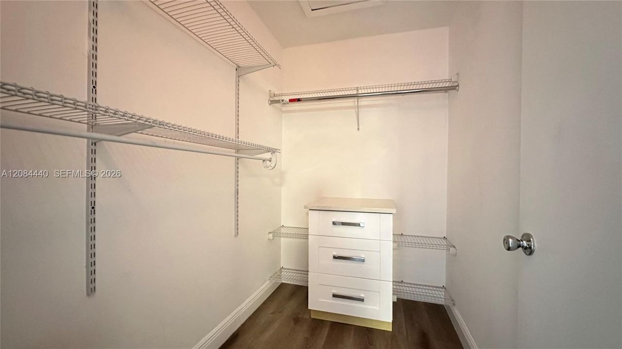 For Rent: $2,200 (2 beds, 2 baths, 1214 Square Feet)