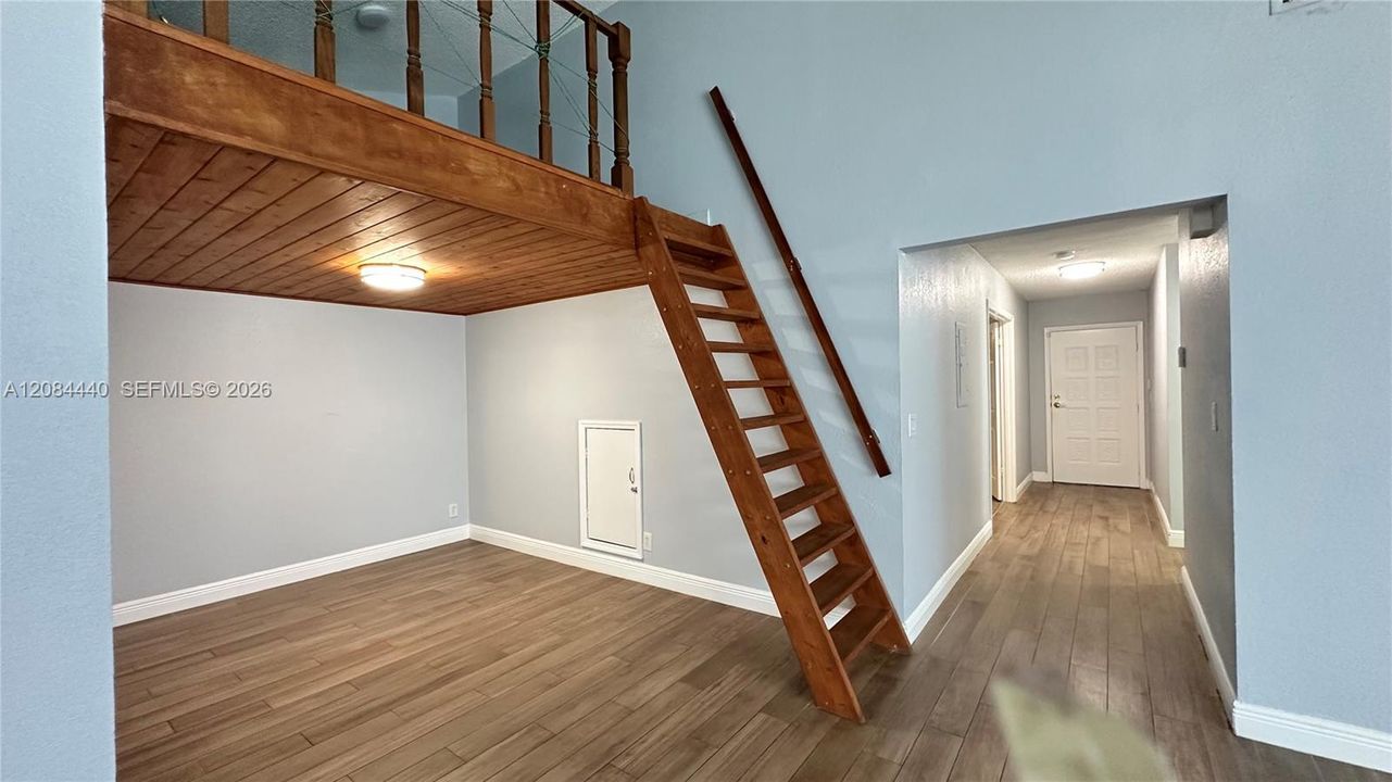 For Rent: $2,200 (2 beds, 2 baths, 1214 Square Feet)