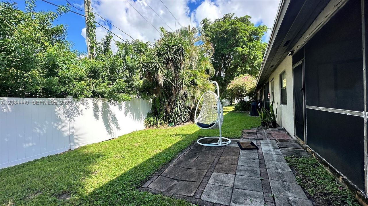 For Rent: $2,200 (2 beds, 2 baths, 1214 Square Feet)