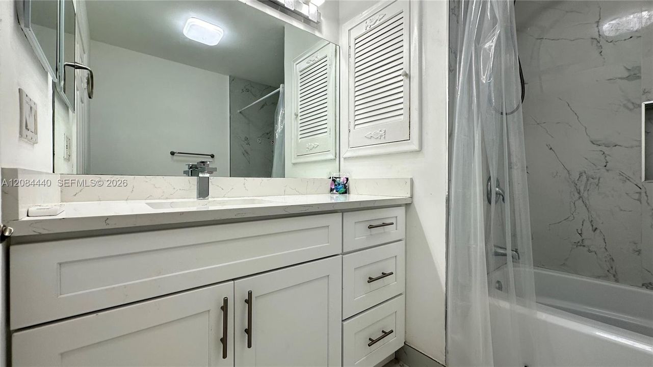 For Rent: $2,200 (2 beds, 2 baths, 1214 Square Feet)