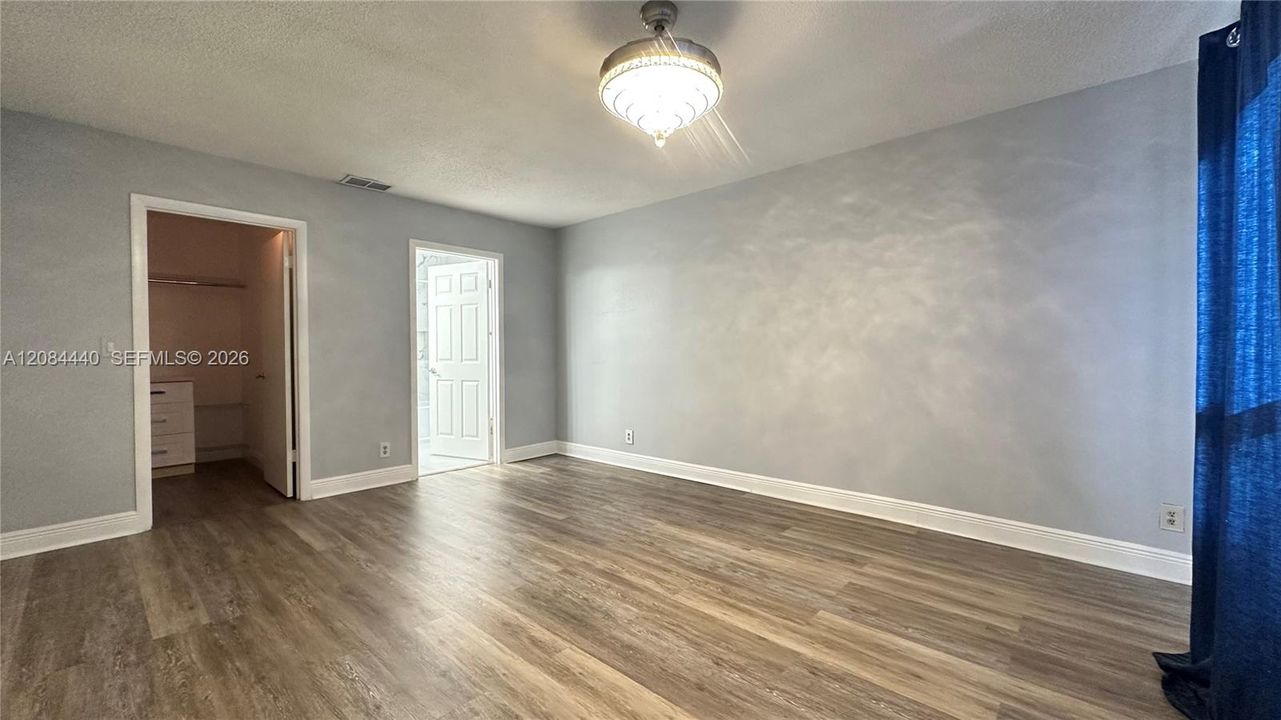 For Rent: $2,200 (2 beds, 2 baths, 1214 Square Feet)
