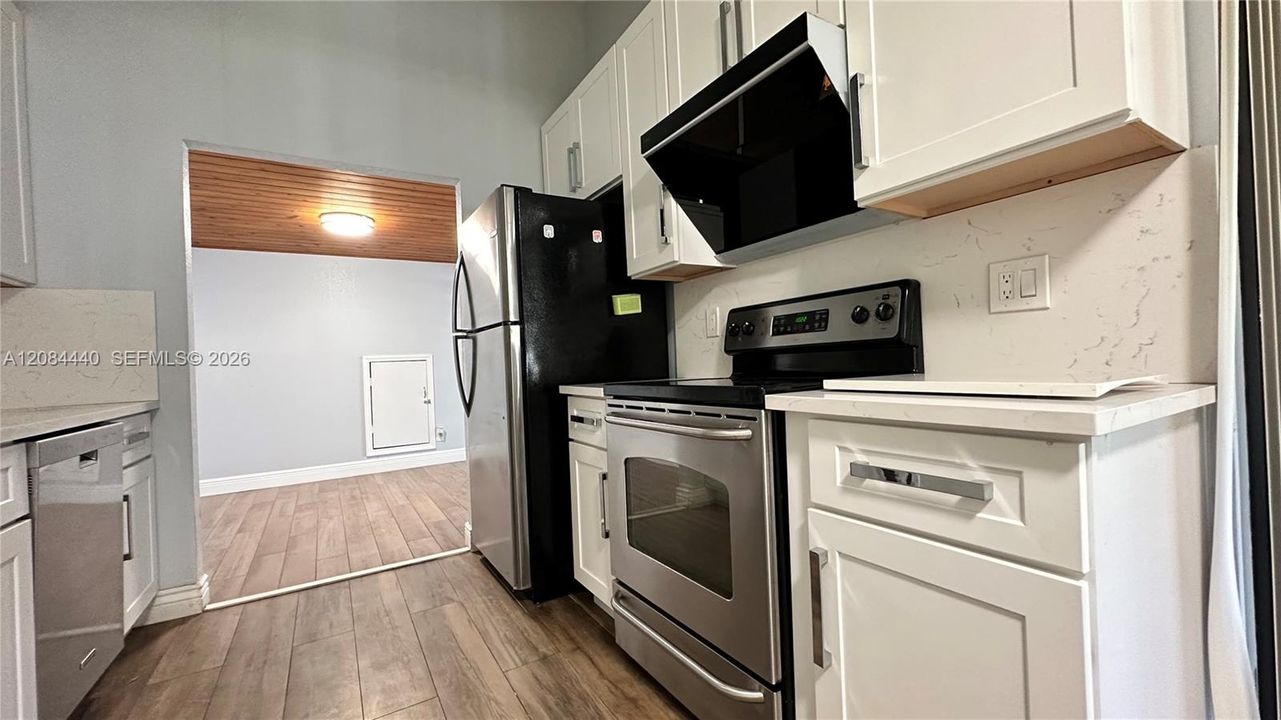 For Rent: $2,200 (2 beds, 2 baths, 1214 Square Feet)