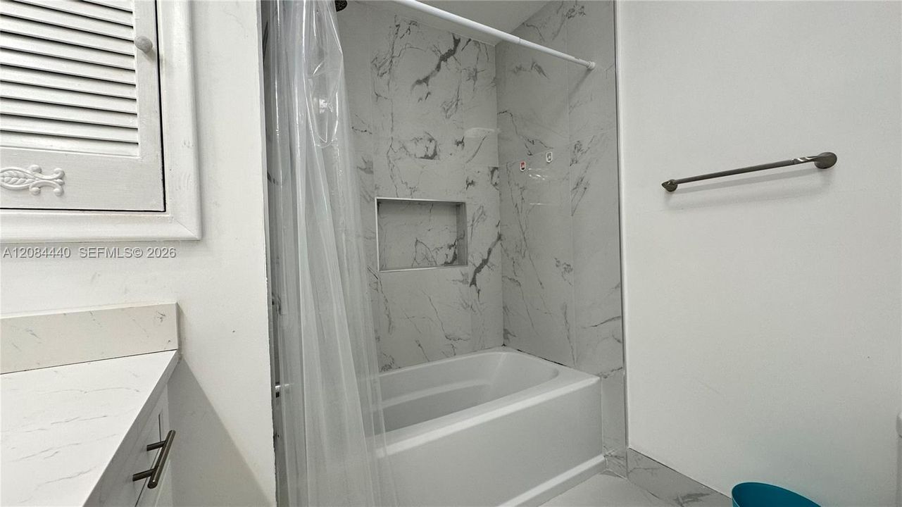 For Rent: $2,200 (2 beds, 2 baths, 1214 Square Feet)